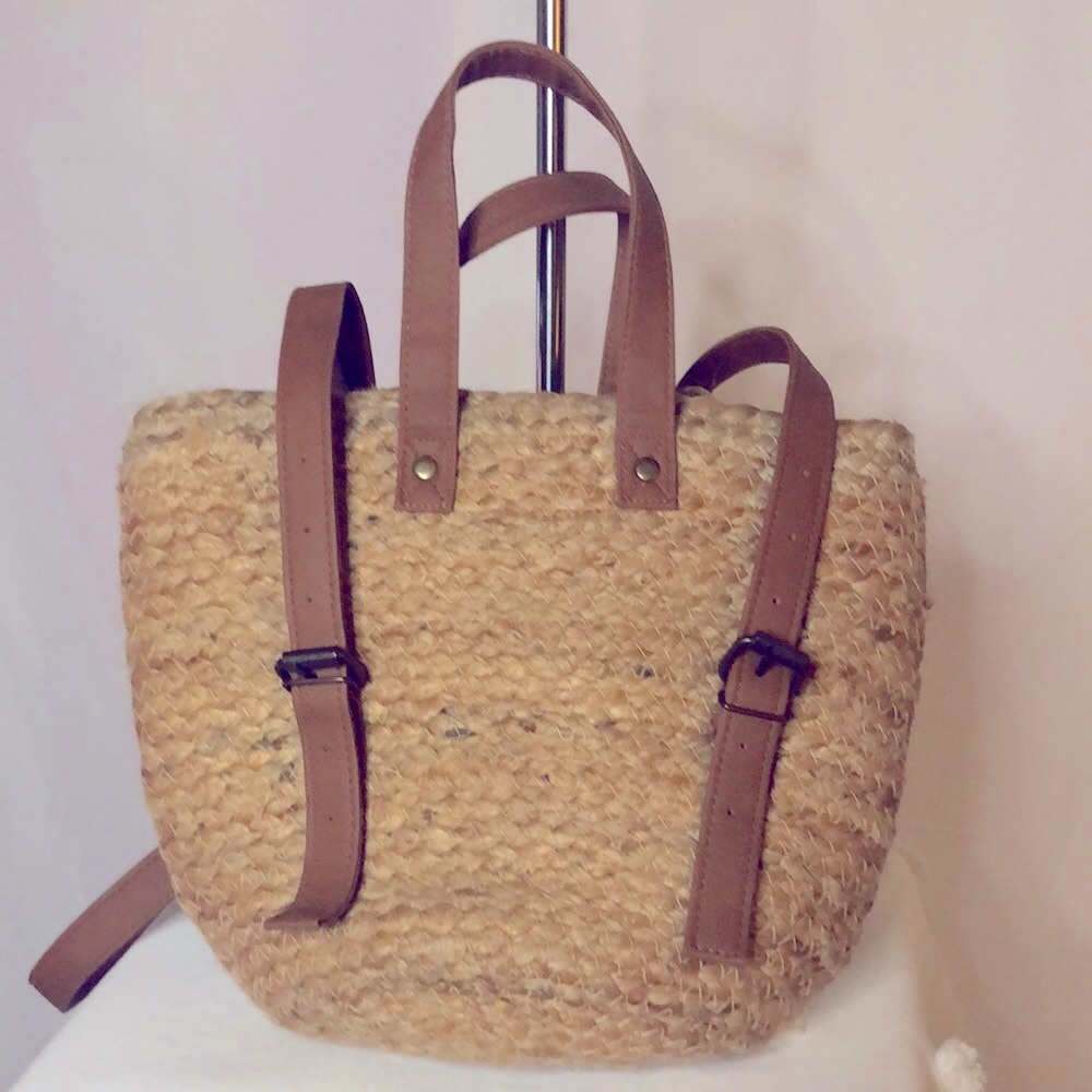 XIX PALMS woven insulated picnic backpack.
